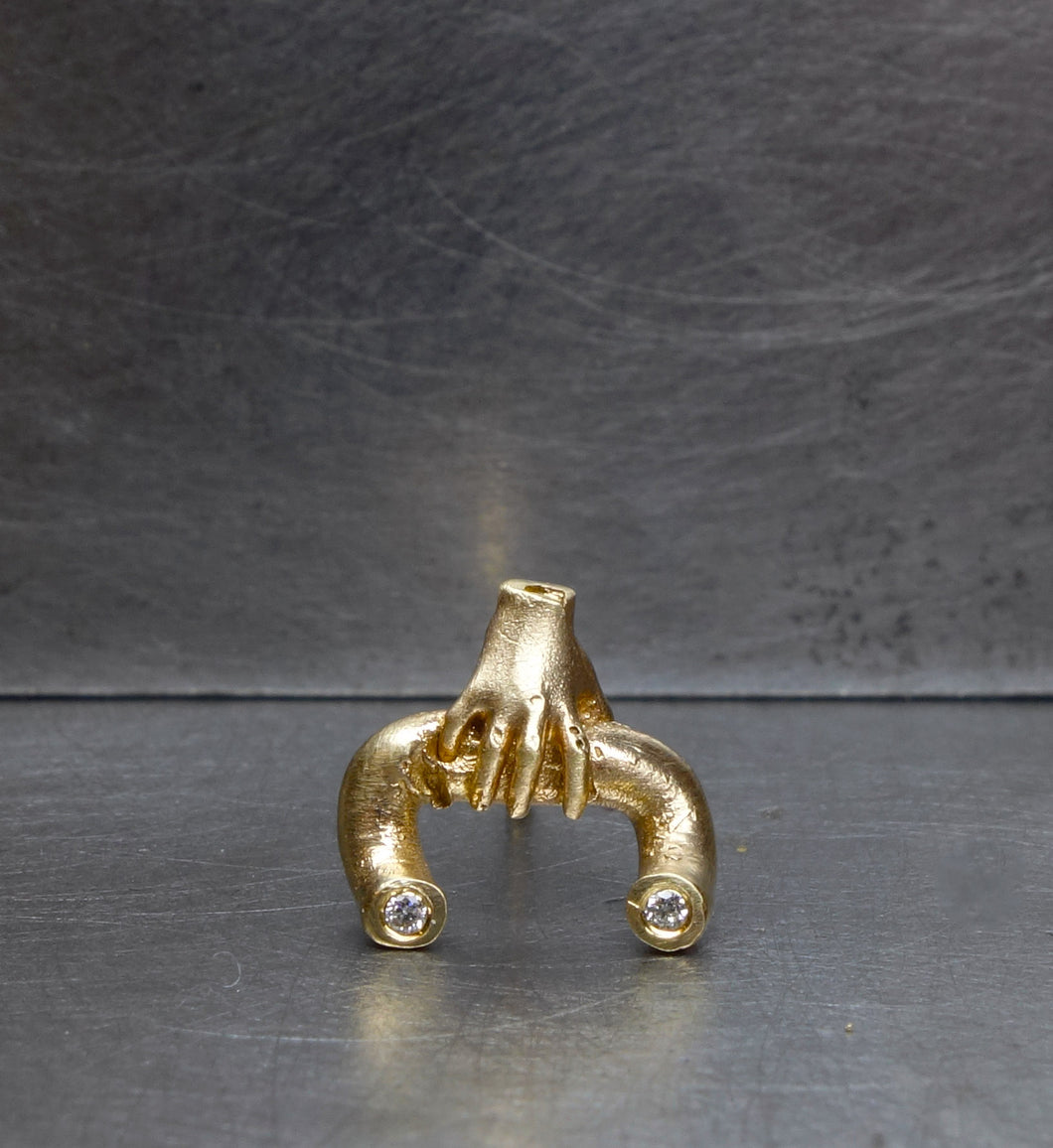 126 gold clutching 2 diamonds stud  SAMPLE SALE XMAS 2025