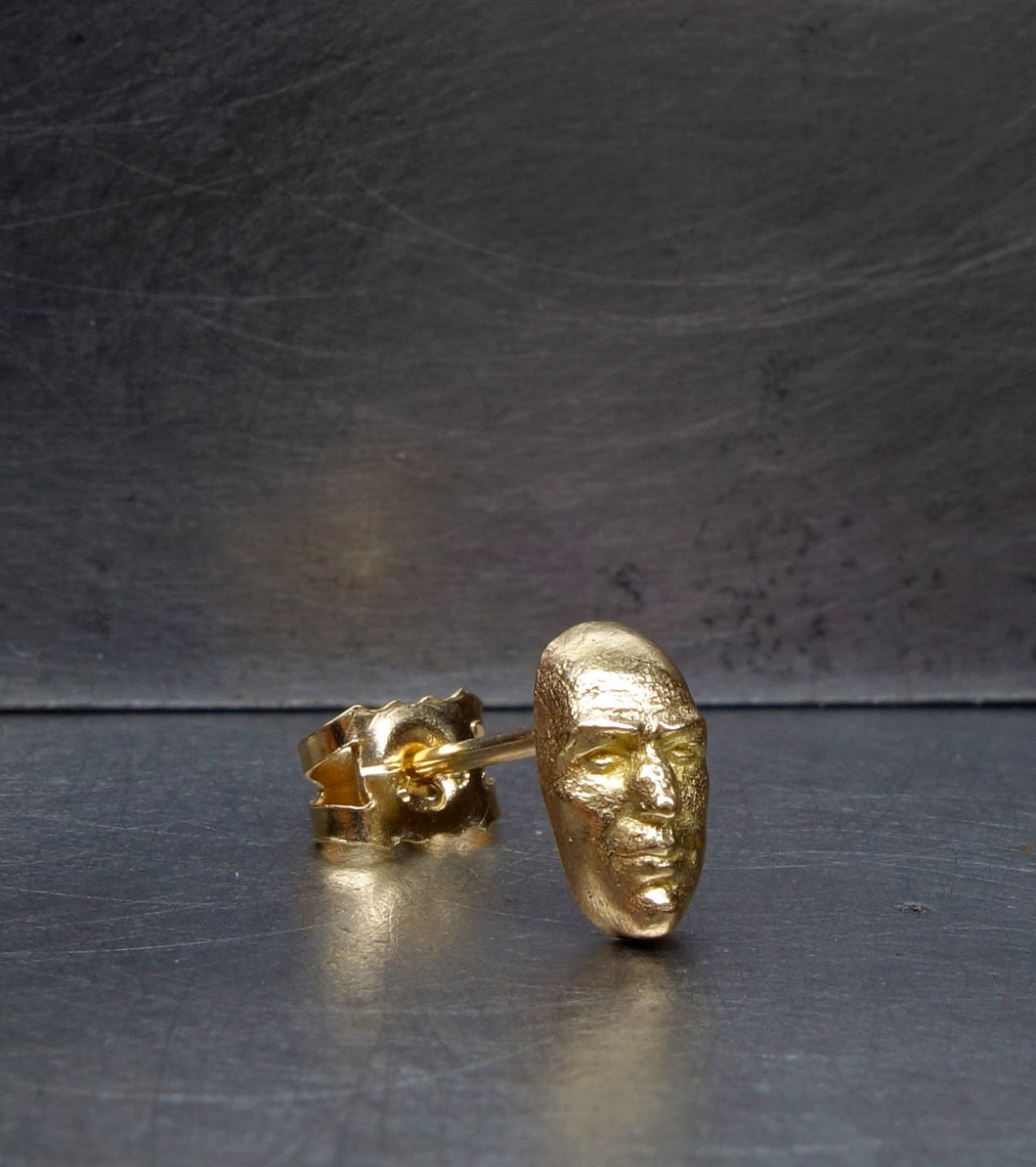 118 gold stern face stud SAMPLE SALE XMAS 2025